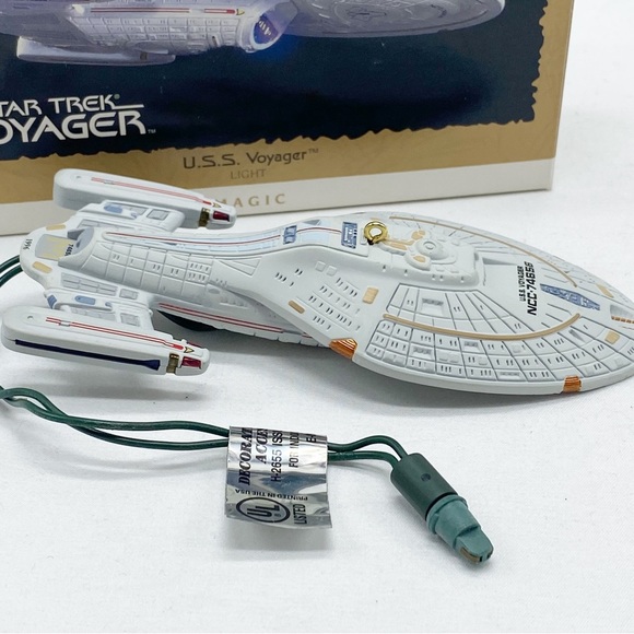 Vintage 1996 Hallmark Star Trek USS Voyager Christmas Ornament - Picture 4 of 7